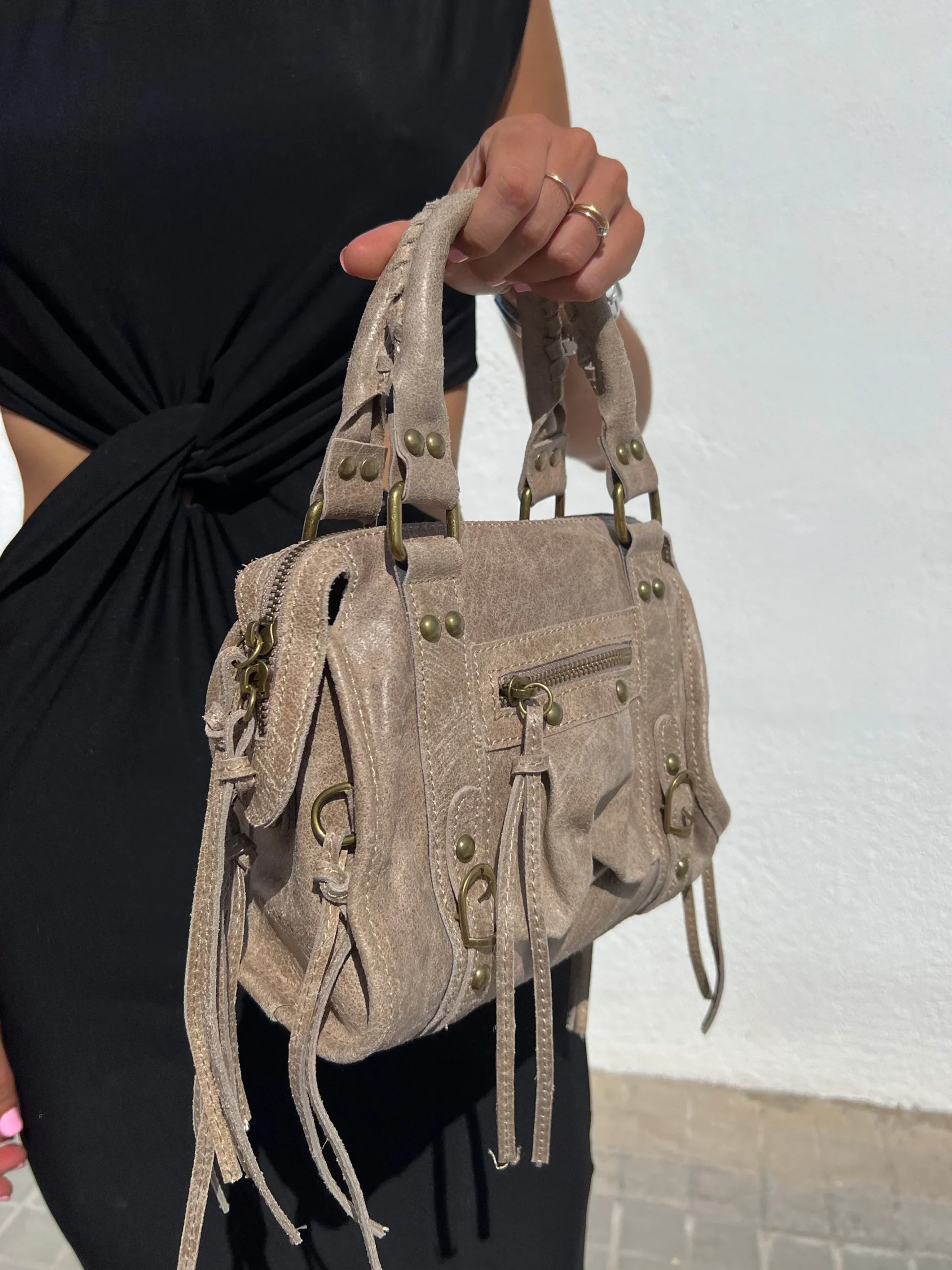 Bolso hebillas piel mate beige
