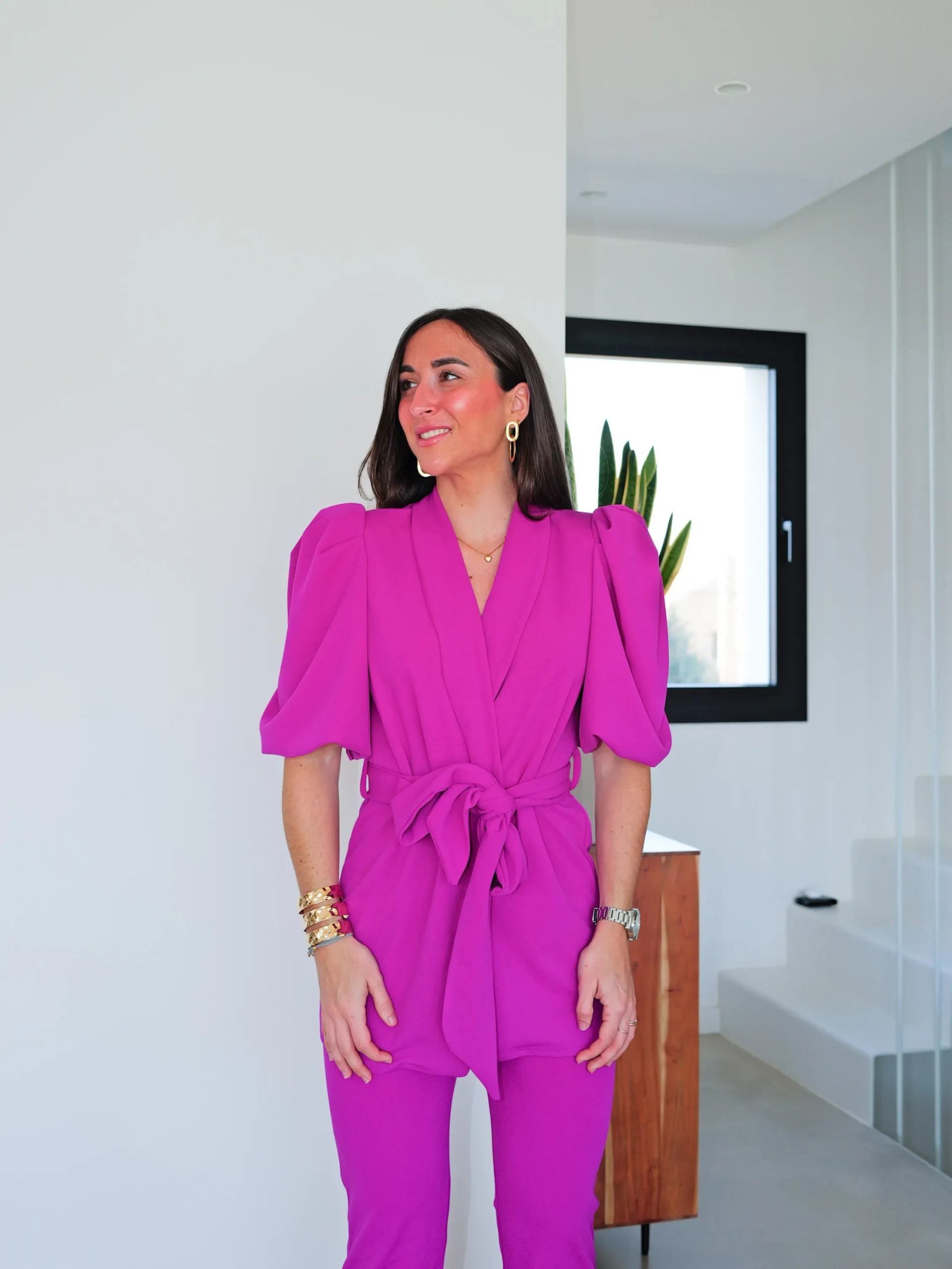 Conjunto mono traje pomposo amarena