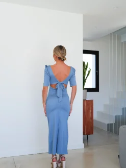 Vestido midi espalda lazo celeste